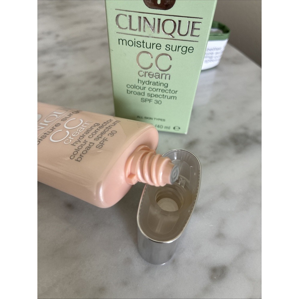 Clinique Moisture Surge CC Cream Hydrating Colour Corrector Light Medium 1.4 oz - Picture 3 of 3